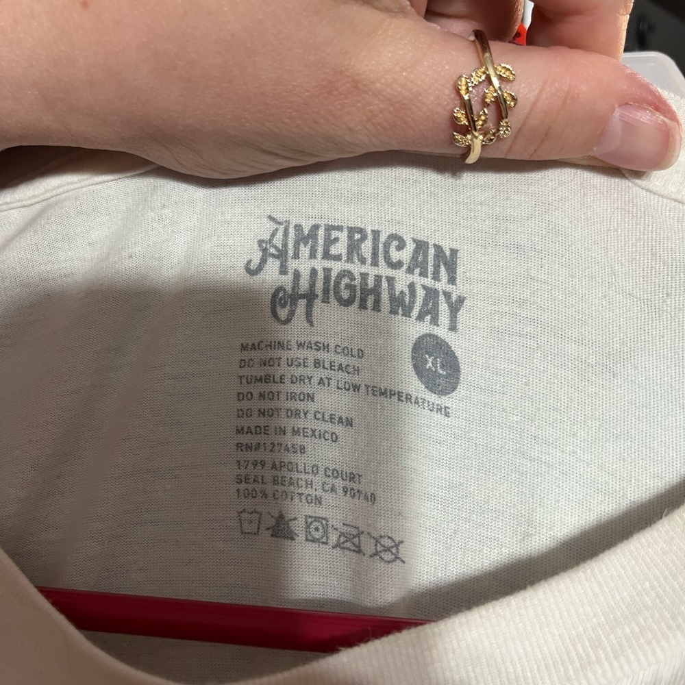 tshirt - Picture 2 of 2